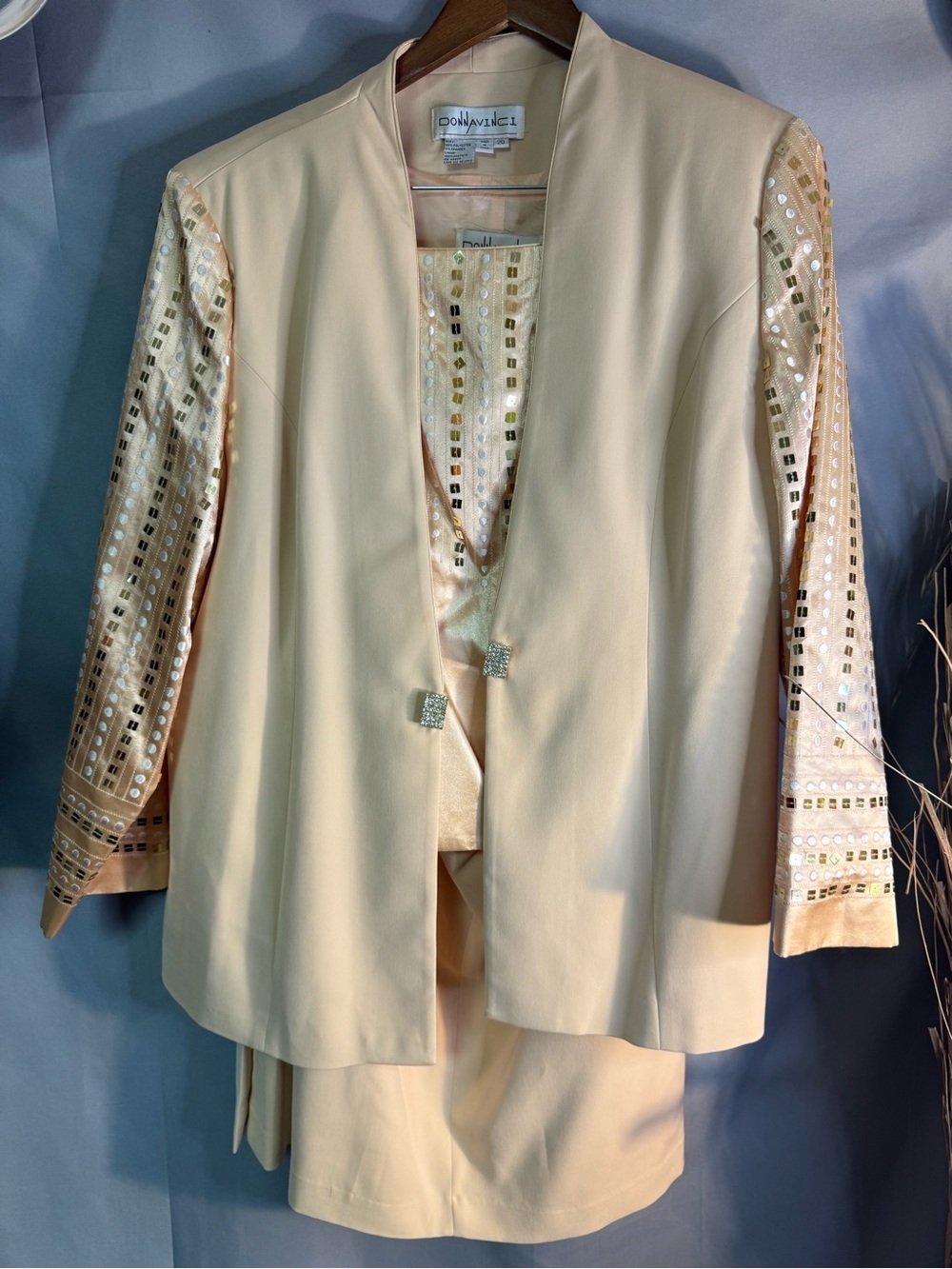 Donna Vinci PeachEmbellished Women's three piece suit